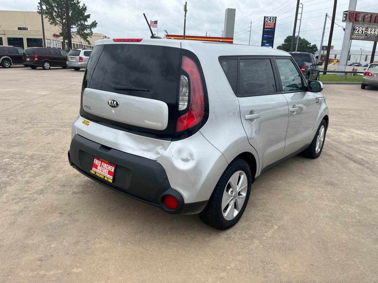 2016 SILVER /black Kia Soul Base 6A (KNDJN2A28G7) with an 1.6L L4 DOHC 16V engine, 6A transmission, located at 14700 Tomball Parkway 249, Houston, TX, 77086, (281) 444-2200, 29.928619, -95.504074 - Photo#6